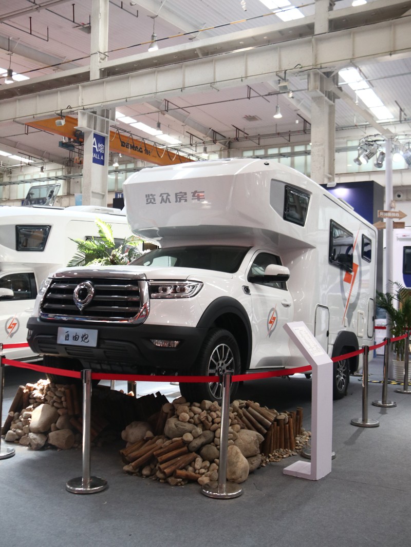 年度新車、自動檔、四驅，能選的房車