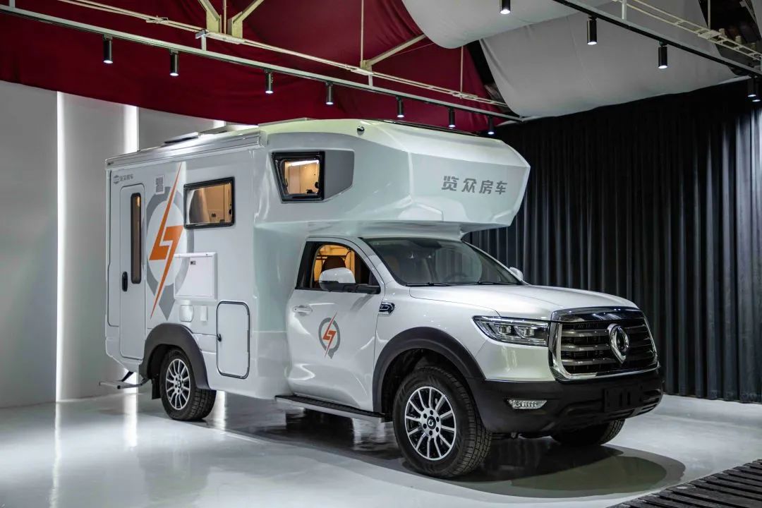 為什么覽眾房車要采用玻璃鋼“三明治”車身結構？